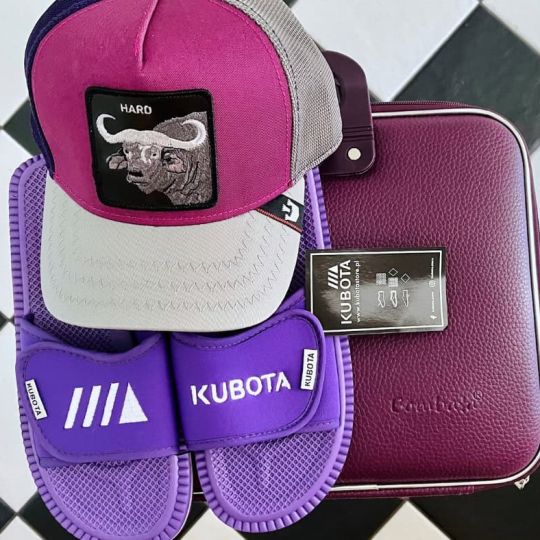 gift packi z klapkami kubota, oryginalne zestawy prezentowe z personalizacją