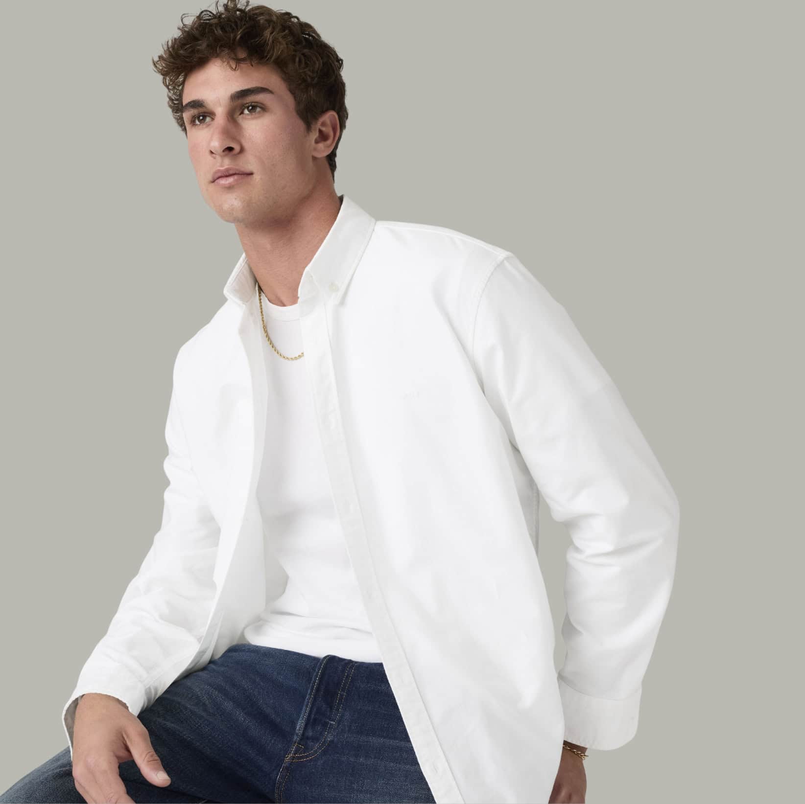 Męska biała koszula Levi’s® Authentic Button Shirt jako elegancka odzież firmowa premium dla korporacji, instytucji i zespołów reprezentacyjnych