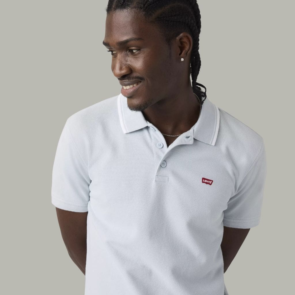 Męska biała koszulka polo Levi’s® HM Polo jako elegancka odzież firmowa premium dla zespołów, retailu i rynku korporacyjnego