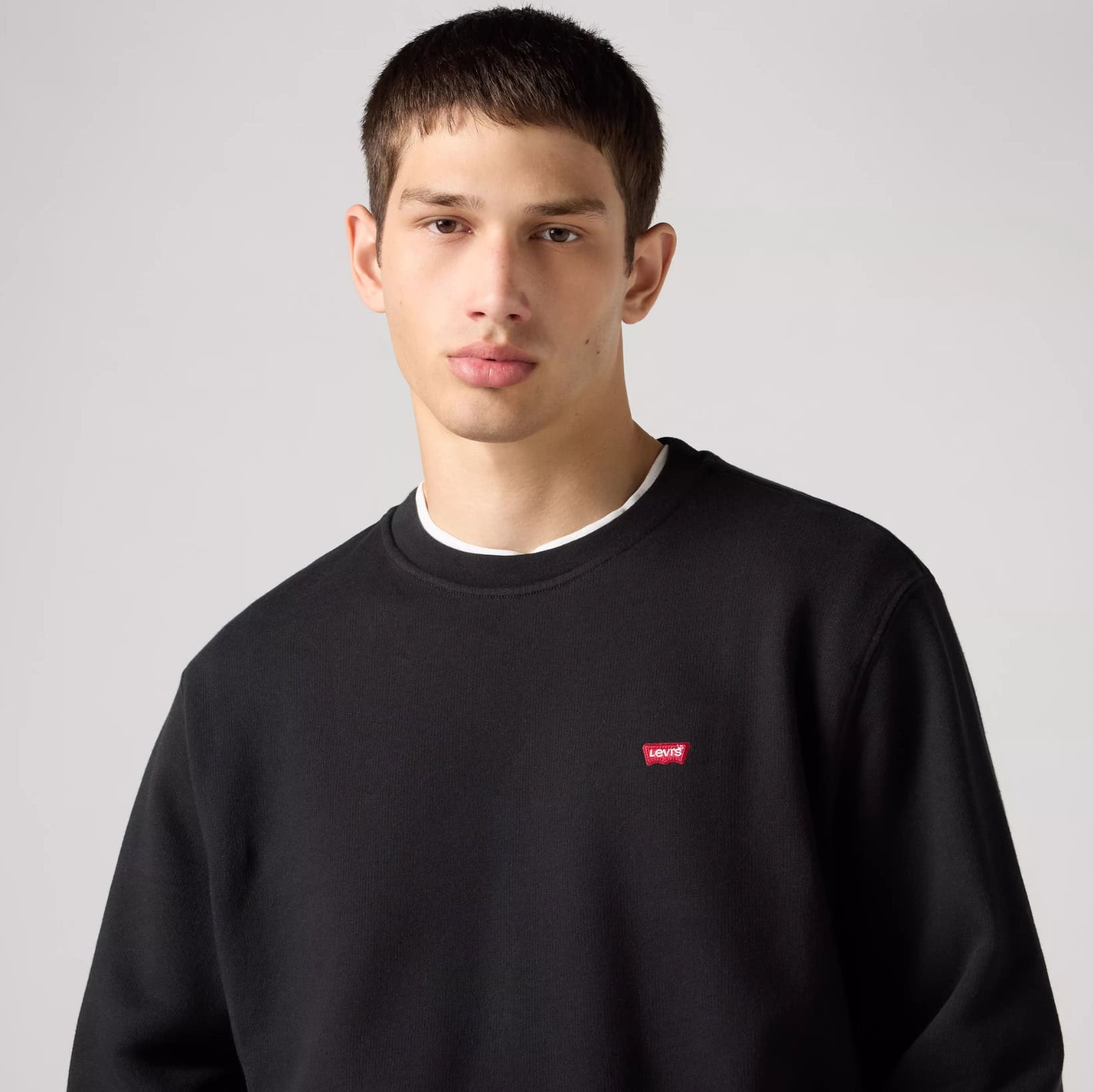 Męska czarna bluza Levi’s® The Original HM Crew jako nowoczesna odzież firmowa premium dla korporacji i instytucji