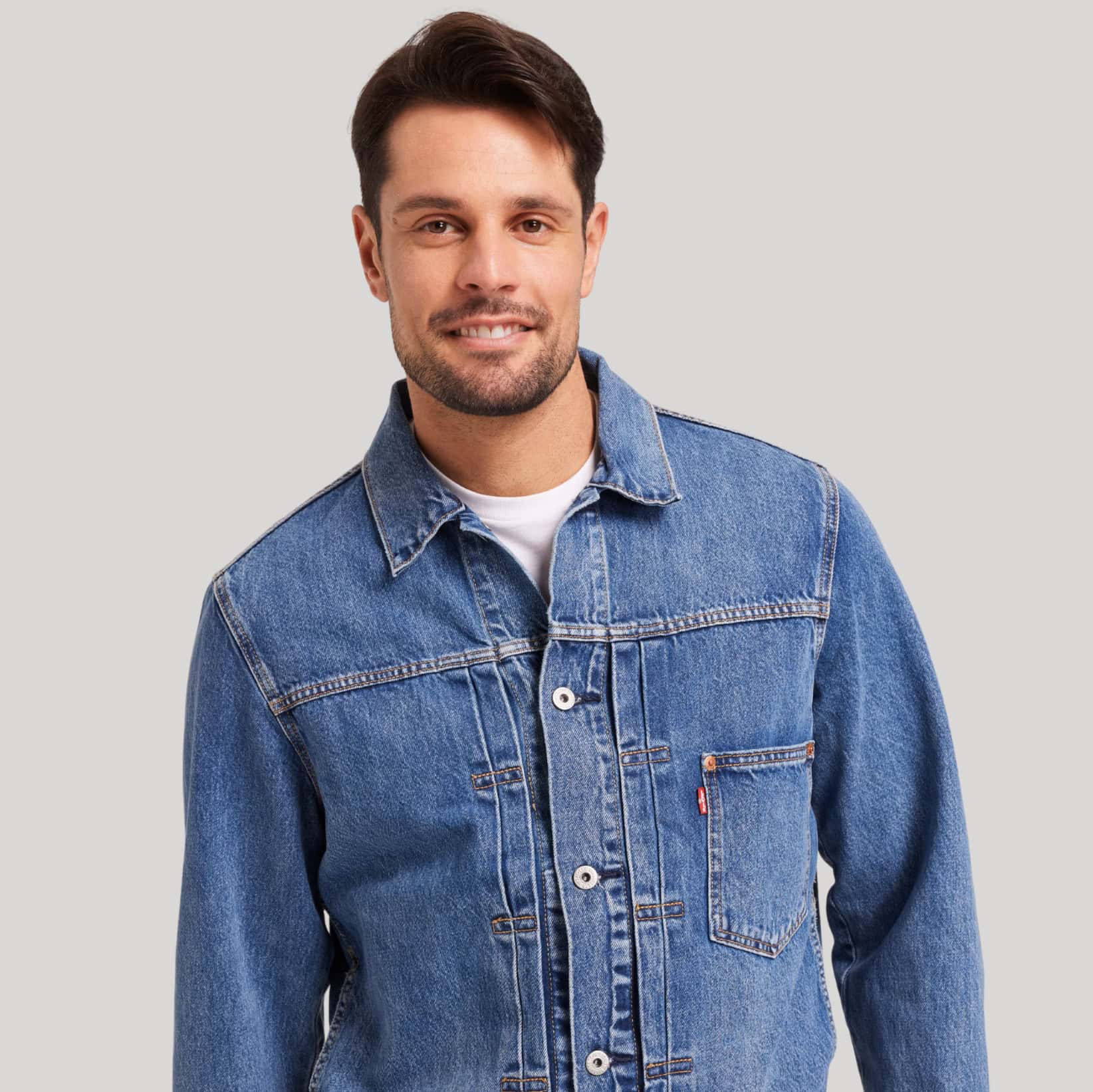 Męska niebieska kurtka jeansowa Levi’s® Type I Trucker jako premium odzież firmowa dla korporacji i instytucji